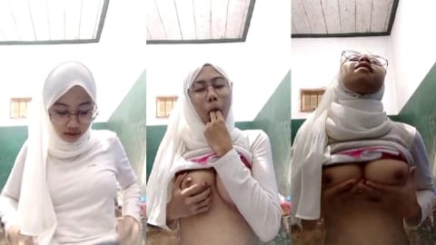 Bokep SMA Jilbab Kacamata Cantik Remas Tetek Muka Engas