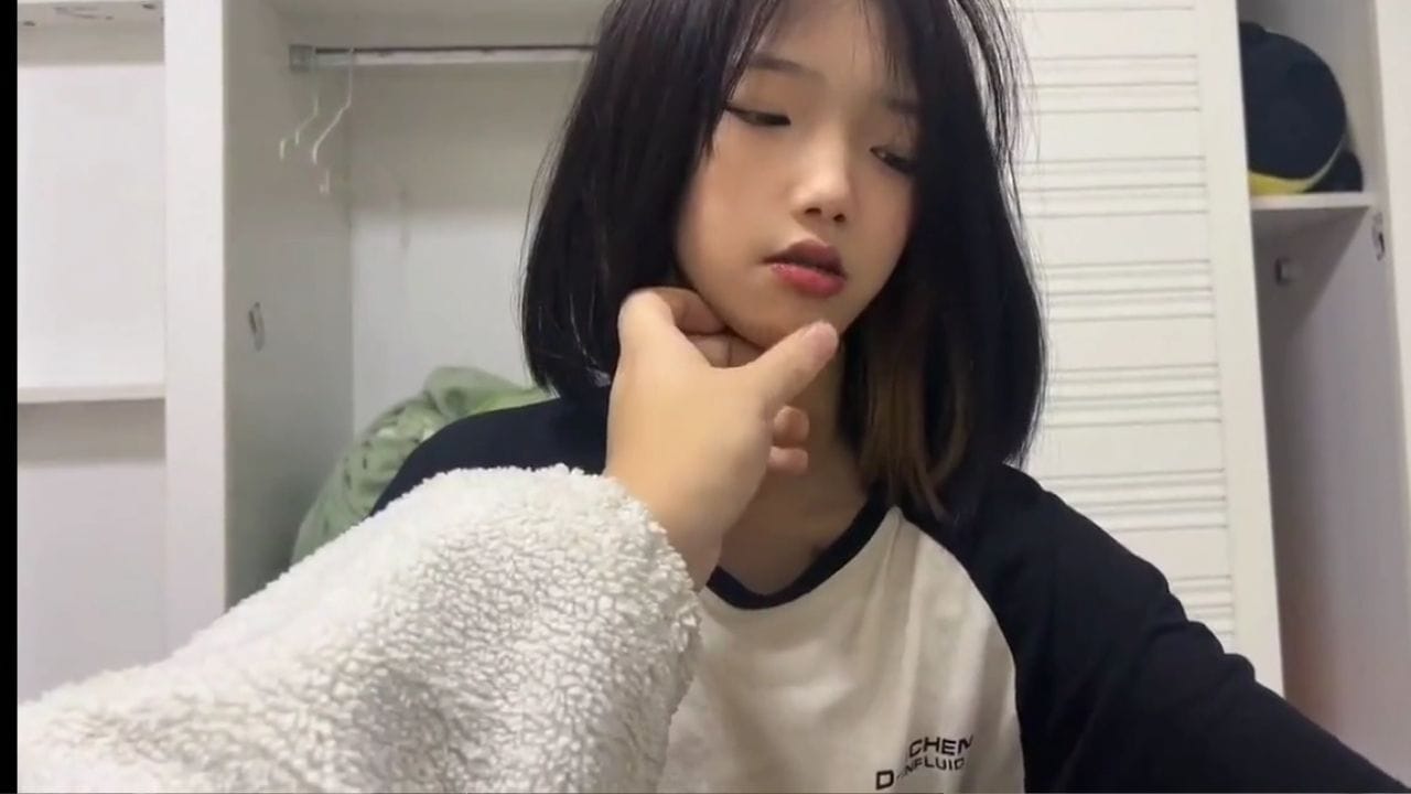 Bokep SMP ABG Imut di Ajarin Kakak Nyepong Kontol